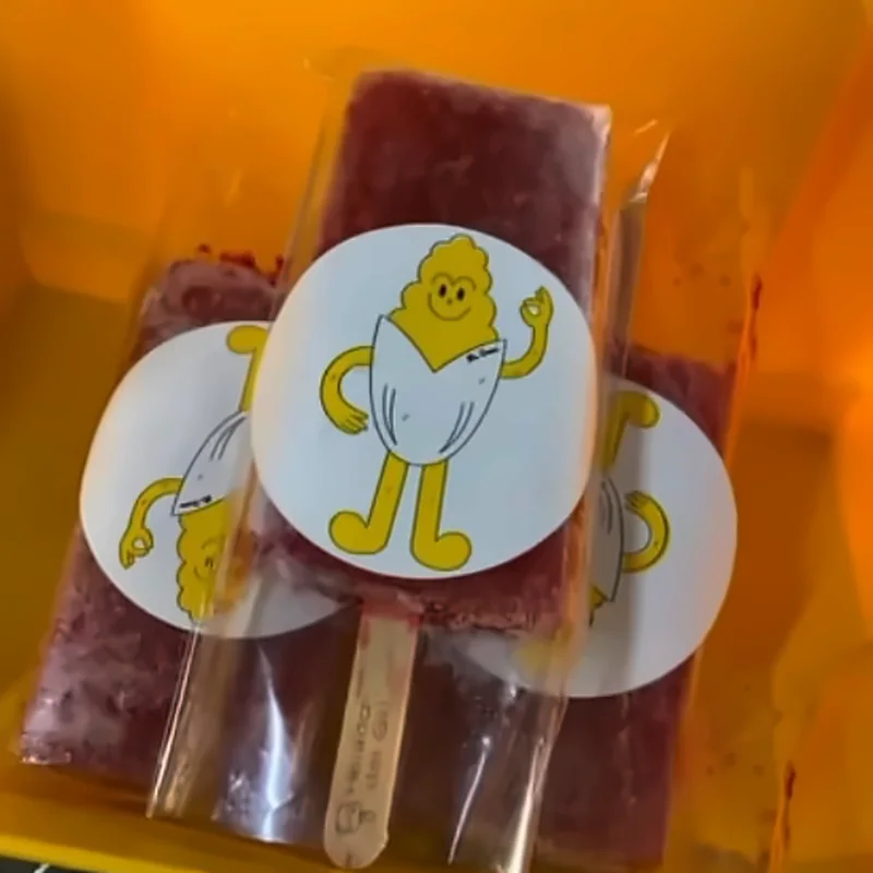 Paleta de fresa con la etiqueta de Mr. Grano