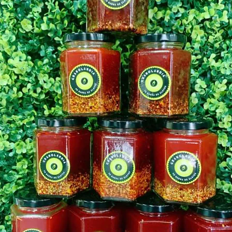 Frascos de salsa macha de Granolandia